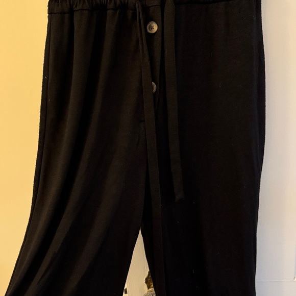 Elegant Black Sleeveless Pantsuit - Aritzia - Picture 2 of 6
